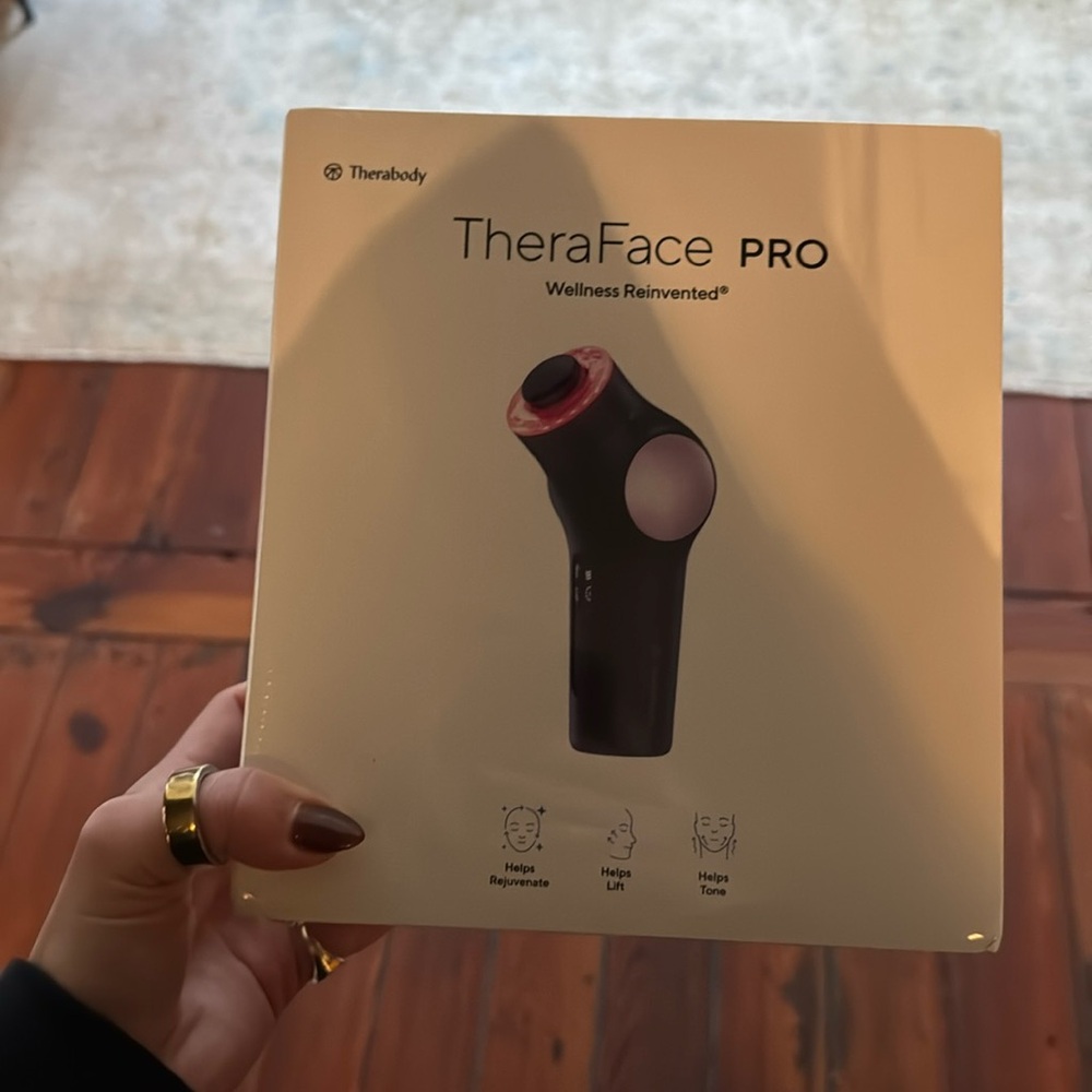 TheraFace PRO NWT